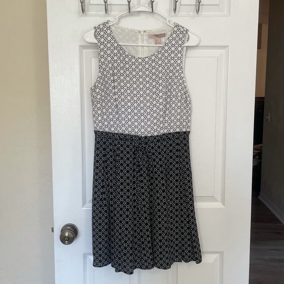 NWT Forever 21 Contemporary Black and White Sleeveless Geometric Pattern Dress - Picture 2 of 3